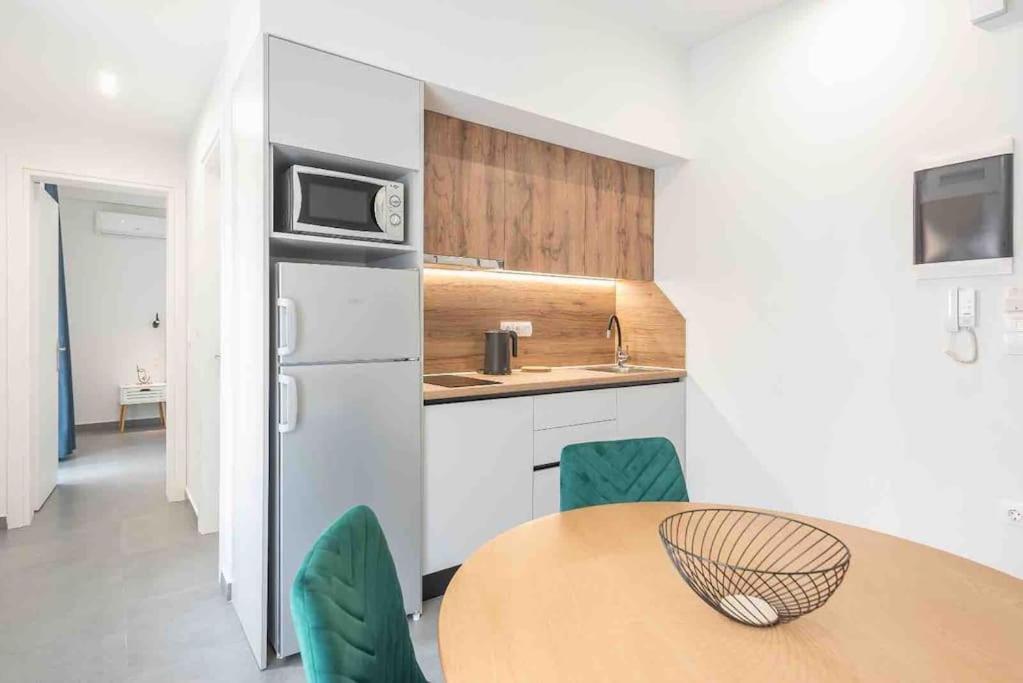 Appartement Cozy In A New Building 2 Le Pirée